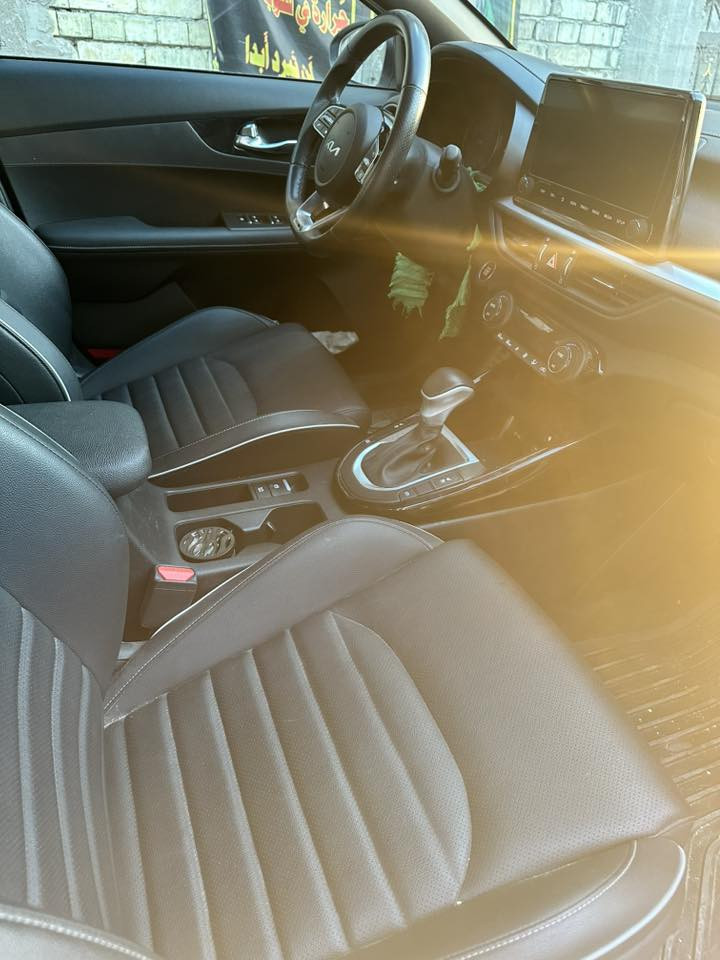 السلام عليكم.                                                       فورتي ٢٤  جتي لين ماشية ١٤ حادث بسيط مكفولة من الصبغ والتكحيل والفتح واليرباك سيارة جديده.                                                                      المواصفات والحادث بالمنشور.                                    هاتف. ***********.                                                          غير متواجد على الفيس
