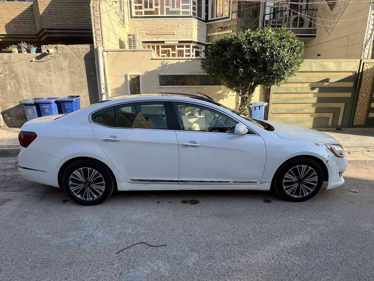 السلام عليكم كيا كادنزا 2011فقط بنيد مبدل رقم اربيل اب اسمي شخصيا مكانهة بغداد البلديات 
السعر 115$
***********
