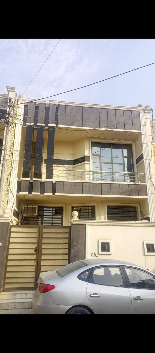 السلام عليكم بيت للبيع بناء حديث  البوعيثة مجمع الأمل مساحه 100م نزال 16 واجه 6 وربع طابقين الطابق الاول مطبخ ستقبال حولي كبير حمام ترك غرفة نوم كراج صغير مدخلين لطابق الثاني غرفتين وحده على كبر لبيت بيه بالكون ولثانيه بيه حمام داخلي نظام سويت حولي صغير بين لغرفتين صطحين صغير ولثاني كبير 
زراعي سند 25 السعر 155مليون وبيه مجال الاستفسار الرقم ***********
