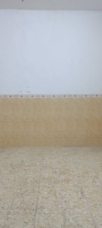 سلام وعليكم بيت 100متر قاطين  بل سكلات ب 12. خامس بين على مصور النرجس....