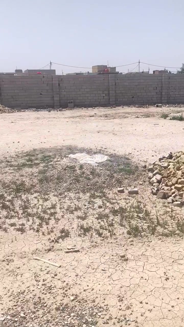قطعه (١٨٠٠) زراعي كامل الخدمات ***********
