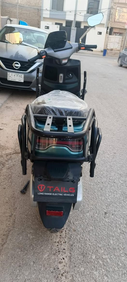 بيعه مستعجله
دراجه الوحش (TAiLG) 
موديل2026 وحش المسافات والوزن 
8 بطاريات 
ماطور 2500W ثلاث سرعات سرعة 70-80 km حقيقي 
بريكات امامي خلفي ديسك 
دبل دبلات امامي خلفي 
درع كامل مع جك نصفي و جك كامل 
دبل إشاره مع أربعة أشاير 
منفذ شاحن هاتف 
رماش عالي ناصيي 
كشن تطريز جلد 
دبل مفتاح 🔑 للصندوق 
مع الشاحنه الاصليه مع صندوق كبير خلفي  مع بصمتين للتشغيل
السعر 1300 الف استعمال 10ايام الدراجه بحالة الوكاله وبالضمان سنه كامله مع رفق صورة  العقد 
مكان حي السلام واتساب
***********
ملاحظه/سعرها الوكاله ١٦٠٠ ورقم صاحب المتجر امامك بالعقد. والضمان سنه
