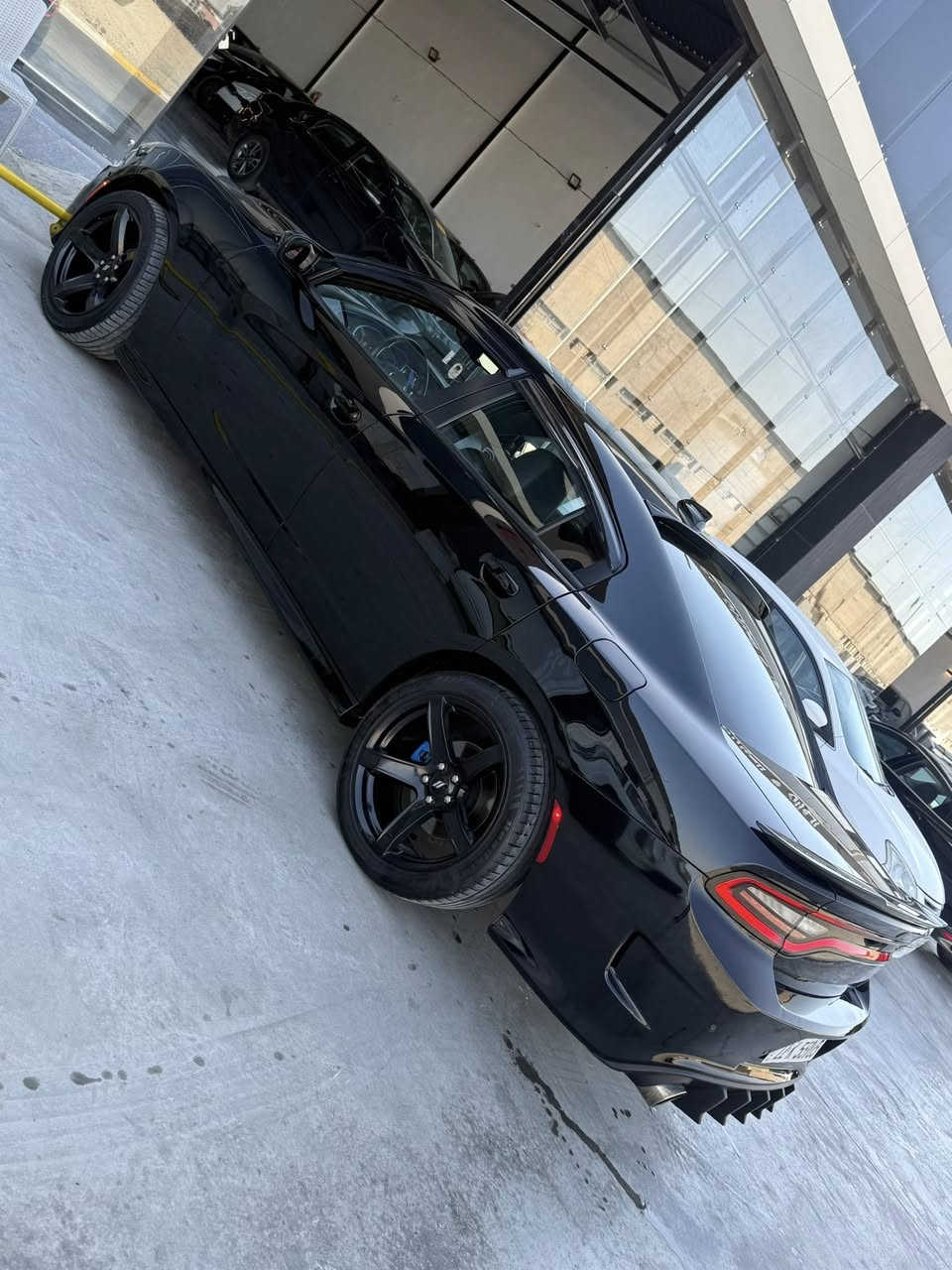 سيارة دووج جارجر GT للبيع
السعر 183$🔥🔥
موديل 2019
ضررها جاملغ وبابين صبغ 
قماره تعديل 
الموديل : 2019  . (امريكي🇺🇸) .
العداد  : 85000 mil 
المحرك : V6.  3.6L .
المواصفات :
* نسخة  GT.
* مصابيح أمامية زنون . 
* كشافات الضباب زنون . 
* المصابيح الأمامية مع LED . 
* حساسات 
* شاشه كبيرة 
* ويل قياس 20 انج . 
* مقاعد السائق كهربائي .
* تشغيل عن بعد . 
* محدد سرعة . 
* تلفون بلوتوث . 
* كاميرا خلفية .
* مرايا متحسسة للاضاءة العالية .
* كير شفتر بالستيرن . 
* دخول ذكي (بصمة) .
* كشنات جلد 
* كشنات هيتر وستيرن هيتر 
 مكانها الموصل 
مدينه المعارض الجديده 
معرض الركن الذهبي 
للاستفسار 
***********
***********
