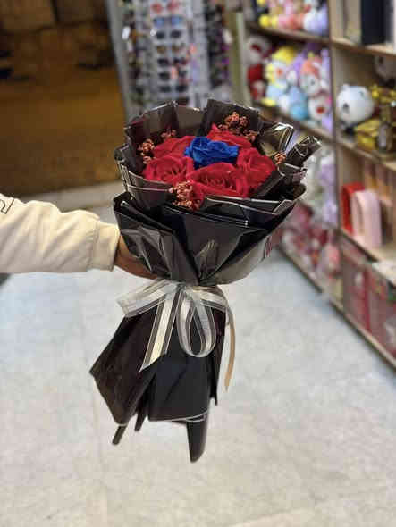 بوكيات ورد حسب الطلب 
#وفرنالكم هدايا لجميع المناسبات 🌹❤️🥰
الأنبار قضاء هيت حي الجمعيه شارع حامي مقابل مجمع الملكه 
***********
