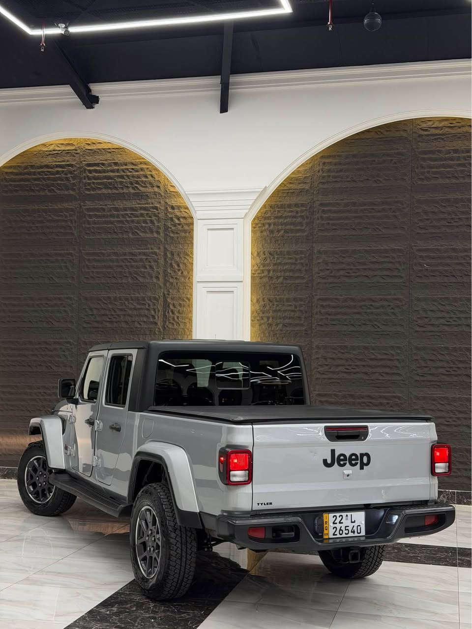 Jeep gladiator 2022 
چاملغی لای سایەق هەندێک سبوغە لەگەڵ دوو دەرگا بیلاد  گۆراوە 
8 هەزار مایل رۆشتوە سەیارەکە کامل جاهیزە بێ مەسروفە نرخەکەشی زۆر گونجاوە 
بۆزانیاری زیاتر پەیوەندی بکەن 
*********** 
عدنا جيب كلاديتور السياره بيها جاملغ مال سايق شويه بيه صبوغ و البابين مغيرينه بيلادي السياره ماشيه ٨ الاف مايل مجهزه للتواصل 
*********** أربيل, العراق
