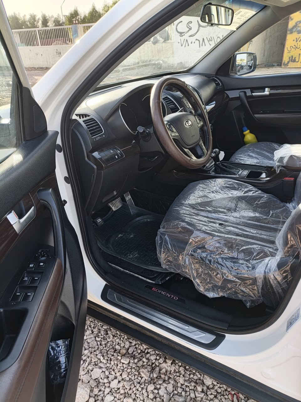 سلام عليكم للبيع سورنتو 2015 فول مواصفات عده البنروما كويتي بصمة محرك 6 أمري شفط مكفوله من  صبغ وضربه مكان السياره الانبار الرمادي للاستفسار ***********
