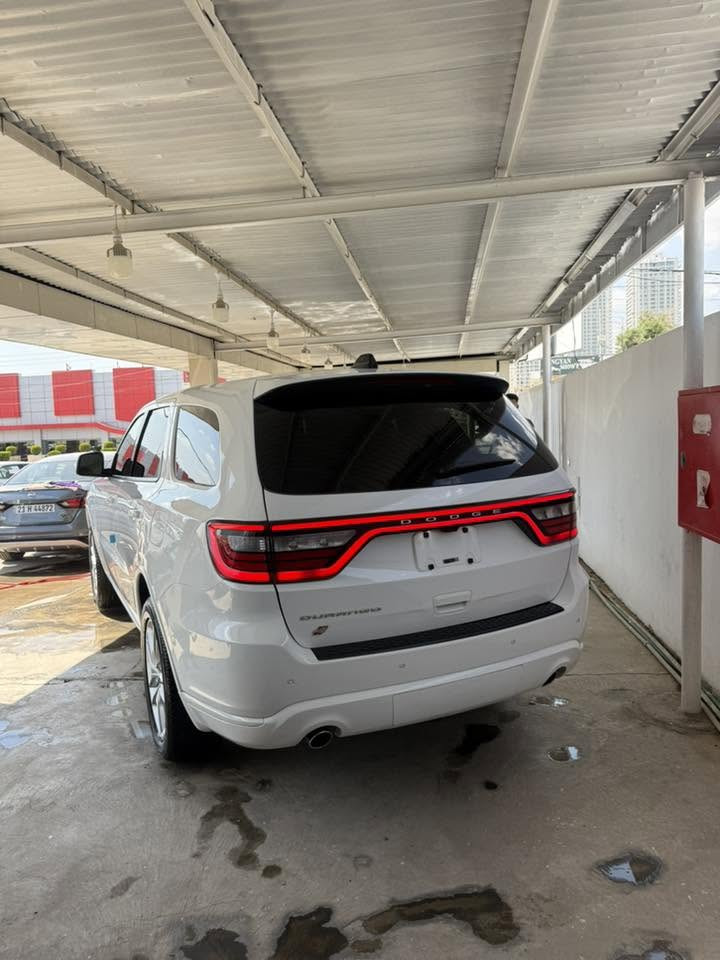 Dodge Durango 2026
الفئة: GT
الممشى: 9,000 كم فقط

المواصفات:

* بصمة تشغيل
* تشغيل عن بُعد (شغال)
* رادار أمامي
* رادار المسار (Lane Assist)
* رادار المرايا
* شاشة كبيرة
* فتحة سقف
* تبريد مركزي
* 3 صفوف مقاعد
* تبديل سرعات (Sport) من المقود
* والعديد من المواصفات الأخرى

ملاحظة:
السيارة فيها صبغ قطعة صغيرة في الجهة الخلفية فقط، بدون قص أو تبديل، وبدون فتح إيرباغ.

جميع أجزاء السيارة الأصلية (وكالة).
المحرك، الجير، والكهربائيات كلها بحالة ممتازة وعلى الشرط

📍 الموقع: السليمانية
📞 ***********
