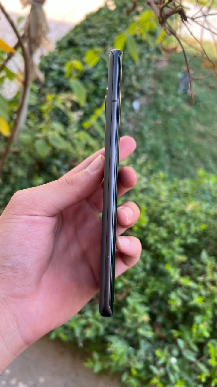Xiaomi 12 Pro
شاومي 12 برو نسخه صينيه 
الشاشة: سريعة وموفرة للطاقة نوع LTPO AMOLED بدقة 2K وتردد 120Hz.
المعالج: الرواد Snapdragon 8 Gen 1 (أداء عالي للألعاب).
الكاميرات: ثلاثية خارقة بدقة 50 ميجابكسل لكل كاميرا.
الشحن: صاروخي 120 واط (يمسح الفول بـ 18 دقيقة).
الذاكره 256 رام 12+12
نظافه 100/100 كامل ملحقات مع الكفر الاصلي السعر 280 وبي مجال مكاني بغداد شارع فلسطين


**إذا كنت صاحب هذا الإعلان وتريد حذفه لأي سبب، رجاءا أرسل رسالة إلى الدعم الفني**