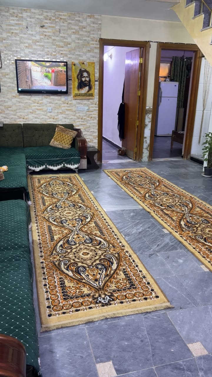 السلام عليكم بيت للبيع المساحه 200 متر العنوان / بغداد البلديات شارع المرور /***********
