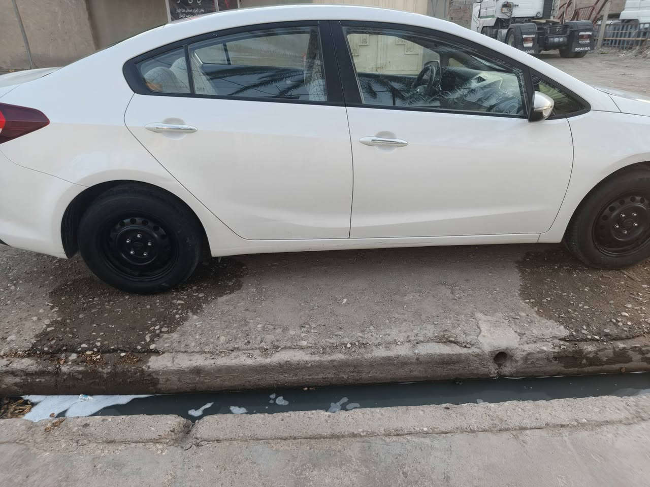 سلام عليكم..
كيا سيراتو 2018 خليجي بأسمي ماشيه 157.. مكينه 1600 بيها بارد اقل الشبر بالباب مؤشر بالصوره.. 130 ومجال بسيط..
***********
