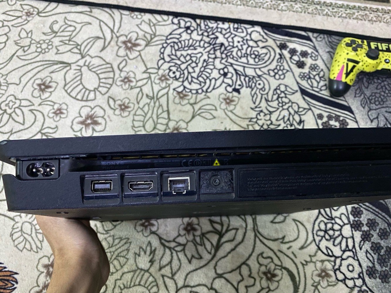 سلام عليكم
بلي 4 سلم ذاكرته نص تيرة بلي نضامه ١٣،٢ 

وياه يدة وحدة تجارية وياه كارتونة وكامل ملحقات 

وياه ٧ لعبات فيفا ٢٦ وبل صورة كبالك 

البلي مفتوح وحاقنيله العاب بداخله يعني من تفتح نت يرحن 

سعره 220 وبيه مجال للطيبي مكاني بغداد العبيدي بيع فقط