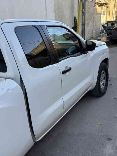 السلام عليكم 👋👋
للبيع – نيسان فونتيرا Nissan Frontier موديل 2023

مرقمة بغداد – استخدام شخصي

**************************

 سيارة نيسان فونتيرا 2023 بحالة ممتازة وبمواصفات جيده، مناسبة للطرق الوعرة والمدينة 

 * المواصفات العامة *

🔹محرك قوي 3800cc –

🔸تبريد كامل + تدفئة وتبريد 

🔸كشنات مخملي ناعم مع كشن     

🔸رادار أمامي – رادار جانبي – رادار خلفي

🔸كاميرا خلفية عالية الوضوح

🔸شاشة كبيرة - اندرويد أوت أبل كار بلي 

🔸تحكمات كاملة في الستيرن والدشبورد

🔸مانع انزلاق

🔹السيارة استخدام شخصي 

السعر 160

**************************

الضرر .

 صور الحادث مرفقة بالمنشور 

 للاستفسار والتواصل:

 ☎️ - ***********
