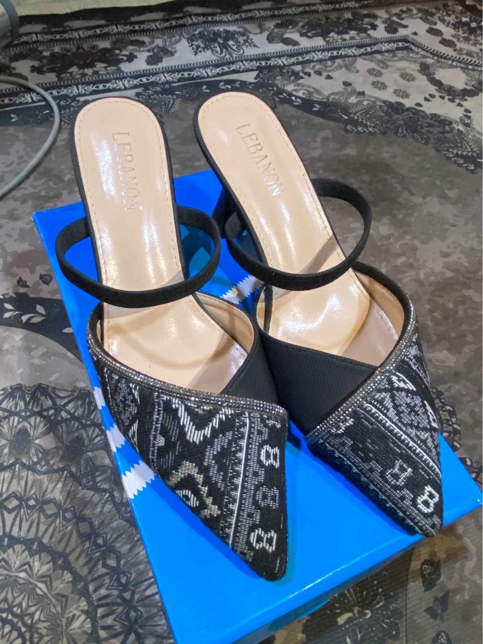 السلام عليكم 
كعب نسائي 
جديد غير مستخدم
قياس 38/37
السعر 10 الاف 
مكاني بغداد بلديات
يوجد توصيل *********** بغداد, العراق
