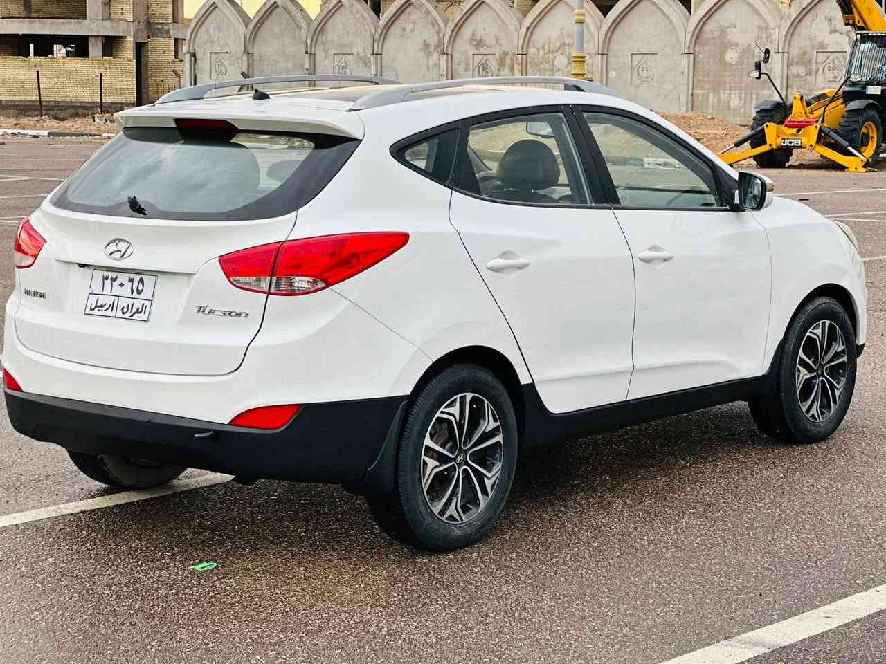 السلام عليكم للبيع توسان 2012خليجي كفاله عامه  سياره كويتيه يعني فول
مواصفات فول عده لبصمه
تحكم ستيرن جهتين 
كامره خلفيه
لد نهاري   
محرك 2400 دوش وكير مكفولات
سعره 128وبيه مجال 
تحويل مباشر تريد وكاله 
تريد تحويل
مكاني كربلاء المقدسة 
رقم الهاتف ‏‪***********‬‏ كربلاء, العراق
