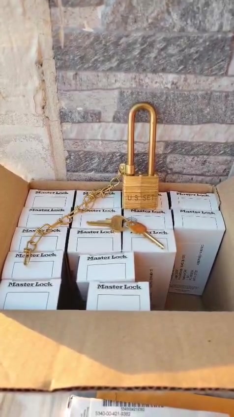 🔐✨ قفل نحاس أمريكي غير مستعمل

جودة مميزة وتصميم متين يعطيك إحساس بالفخامة والثقة 👑

بحالة ممتازة ولم يُستخدم من قبل 🔥

قطعة مميزة لعشّاق المنتجات العملية والجودة العالية

💰 السعر: 13 دينار فقط

📩 للتواصل والاستفسار راسلونا

#العاب #قفل #زمان #جديد


**إذا كنت صاحب هذا الإعلان وتريد حذفه لأي سبب، رجاءا أرسل رسالة إلى الدعم الفني**