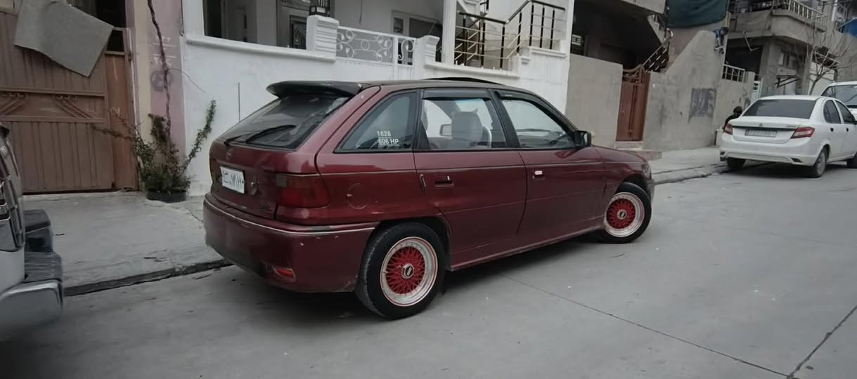 سلاوي خواتان بيبيت
سلاوي خواتان بيبيت
ئه م كوله سوره بؤفروشتن 🖤
ئؤيل ئه سترا مؤديئل 1992
سه ياره كه مالي دؤسته
هه موكَياني به شه رت
كَيئرو مه كينه ي به شه رت مه كينه 16 قايش پان پا وه ر
لايتو فلجه وبه كَ ليت كَلؤپي به كَ هه مو كَياني به شه رت
جوارتا يه و ويلي bbs له زيرايه سه ياره كه فول سيؤرته
بانزين هه رنا خوات
سه ياره كه پيشو دواي كه پسه ده عمي نيه
ته قه وره قه ي تيانيه قوفل مه ركه زيه
ئارمي پلاستيكي سليئماني خه رامه ي تيانيه
كَه رمي ئيش ئه كات
ته نانه ت كَلؤپي سه رره قه مه كاني ئيش ئه كات
ناونيشان سليئماني هه واري شار
*********** 
ئه دمين گيان
