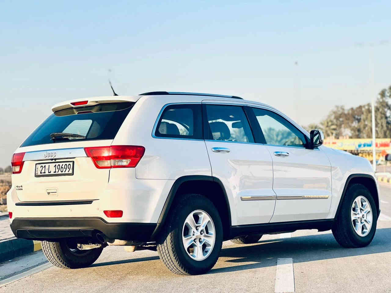 (***********)جيب لاريدو موديل ١٢ ، داخلة كلين بدون حادث بدون تقرير غرق
*موجود سونار وتقرير الدخول 
(السيارة بيها شغلات بسيطة تكحيل صبغ بسيط جداً تحت مراية السائق موضح بالسونار وصبغ كد شبر فقط لجاملغ الامامي الايمن والجاملغ الخلفي الايسر) 

*ماشية 186 الف ميل 
*محرك وكير جديد مكفول
*دوشمة جديدة 
*حدادية امامي خلفي جديدة 
*دسكات امامي خلفي اصلية جديدة
*منظومة بانزين كاملة (عبوة ومساعد و بلكات ونوزلات اصلية شركة ) كلها جديدة
*لايت ومازدات كلها جديدة 
 * منظومة تبريد محرك كلها جديدة (ماء اصلي احمر وولف حماوة ريسنك ٨٢ وبرمجه كلها جديدة) 
*منظومة تبريد سيارة كلها جديدة (راديتر تبريد وكمبريسر وفريز كلها جديدة اصلية) 
*بوليش جديد قبل شهر سويته 
*سنوية جديدة نافذة لغاية ٢٠٢٩ 
*السيارة رقم سليمانية بأسمي تحويل مباشر او وكالة 
***********
السعر (180) وبيها مجال للشراي
*مكان السيارة (واسط-العزيزية)
