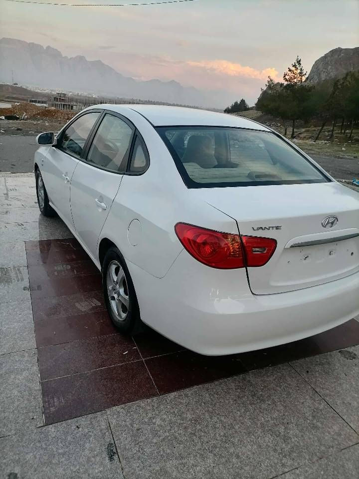 ئاڤانتی 2008  ///    ***********
بڕاوەی دوبەی
تۆماتیک
کارەبایی
تەبرید گەرم و سارد
گێڕ و مەکینە بەشەرت
پێش و پشتی کەپسە دەعمی نیە
کامل جایز کراوە و بێ مەسرەفە
سەقفی وەك شووشەیە
دەعامی بۆدەعامی بەشەرت .

نرخی      //    49 مەجال
بۆ پەیوەندی    //    ***********
 تیلگرام وتساپ رانية, السليمانية
