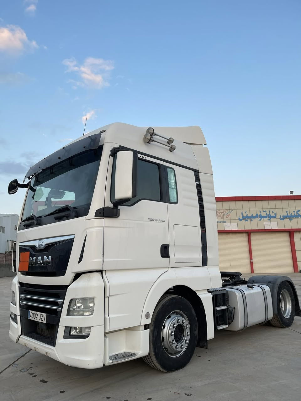 MAN 2017-440
مۆدێل ٢٠١٧ حجم ٤٤٠ دەبڵ سۆپەڕ
گێڕ مان ڕیتایدەر
کامل مواسەفات دەبڵ تانکی 
بە ڕۆیشتن هاتووە
جاهزە هیچ مەسرەفی نیە
***********
***********
