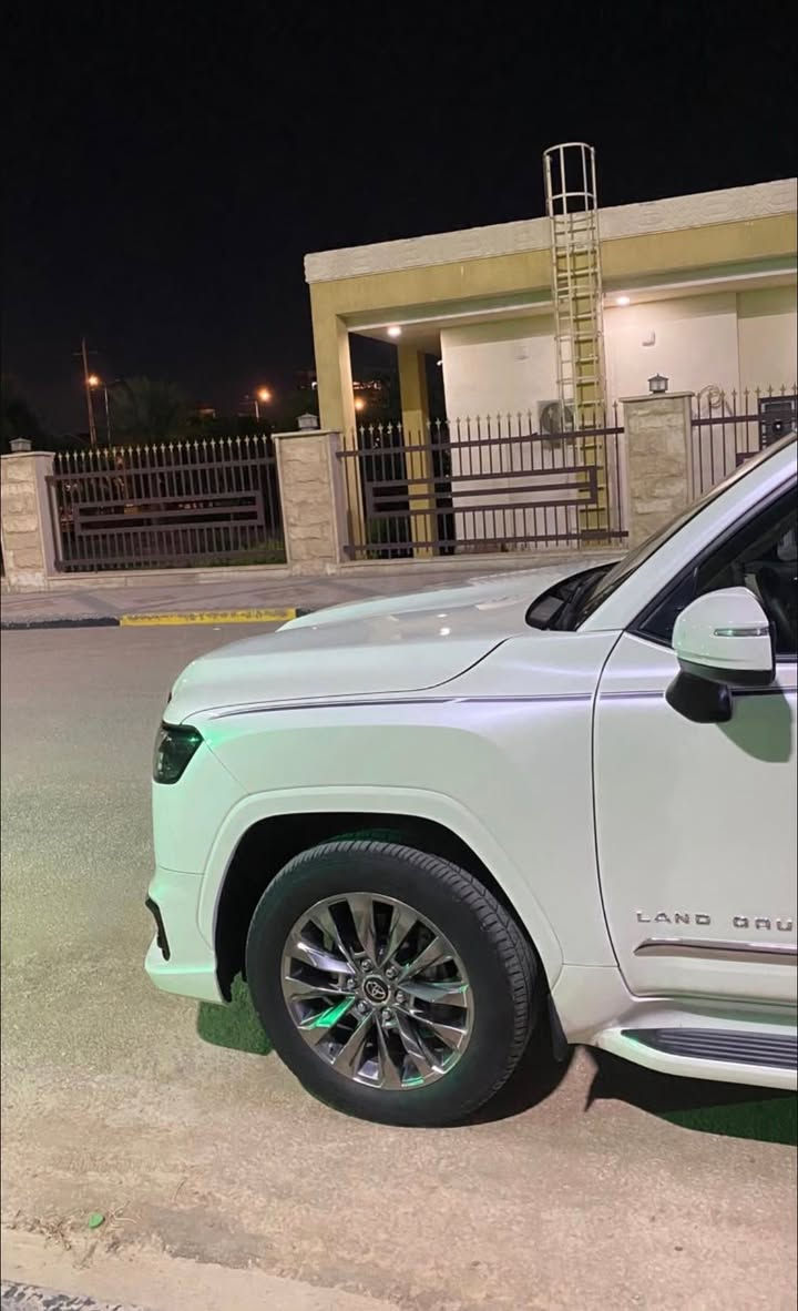 * لاندكروزر GXR لمتد 2025 ساز
رقم بغداد مميز
*   الموديل : 2025
*   الفئة: (LIMTE /GXR) (TSS)
*   اللون ابيض 
*   محرك 6 سلند (4000) تنفس طبيعي
*   رادار خلفي مانع تصادم امامي
*   لد في الشباك الامامي
*   دوسات جانبية نيكل
*   اريل نفكيتر سبايدر شمعة
*   دعاميات كت (لحاية)
*   ترايش ابواب نفخ ايرباك عدد (8)
*   بصمة تشغيل بصمات ابواب عدد (5)
*   شاشات خلفية عدد (2)
*   كامرات عدد 360) 4 درجة)
*   فتحة سقف (سلايت)
*   كراسي الامامية كهرباء
*   كراسي الامامية تبريد
*   مقاعد (7) راكب دفع رباعي (4 * 4)
*   ثلاجة وسطية جنطة كهرباء
*   تبريد شاشة شاحن واير ليس
*   حساس امامي خلفي
*   مري طي كهرباء
*   وباقي مواصفاتGXR المتد المعروفة
* الرقم:***********
* السعر:775ورقه$
* العنوان:نجف/حي الاطباء
