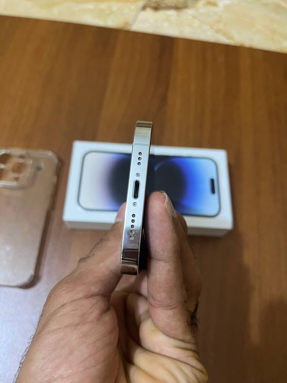 السلام عليكم شبابنة الطيبين
iPhone 14 pro فقط
شرق اوسط الالون الأبيض ( تك سيمكارت +esim )
الجهاز نظيفً جدا واستخدامة فقط تصفح وكامرة
نسبةً نظافة 98% لوجود خدوش بسيطة بالشاشة مال استخدام لانً ممخلي لاصقة حماية
الذاكرة 128
البطارية 79وجانت 83 بس نزلت بسبب التحديث 
تكفيك يوم كامل اذا استخدامك عادي
والجهاز مكفول من كلشي مال جناي 
السعر 650
مكاني بغداد الامين الثانية واتواجد بالمشتل
الشراي يتفضل خاص او يتصل على ***********
