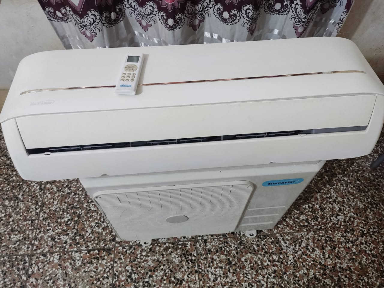 السلام عليكم سبلت ماركة ميديا ستار2طن تدفئة وتبريد جهاز شغال غاز 410 R دبل راديتر مامصلح ملحقاتة كاملة السعر 325 وبي مجال رقم الهاتف *********** مكاني كربلاء مامتواجد على الفيس.
