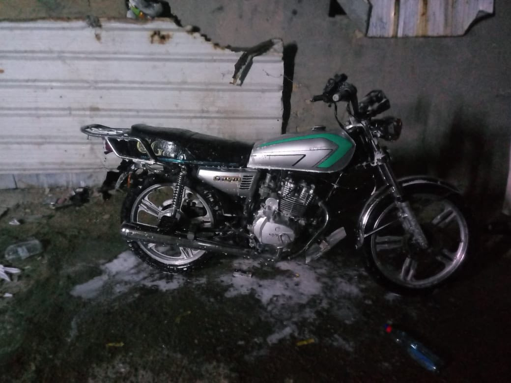 دراجة أيراني 5 كير نظيف فقط بيها البكرة مال الزنجيل يرادلها تبديل ب20 الف رايدها 450 الف مجال بسيط حك الجيه المكان البلديات 
***********
