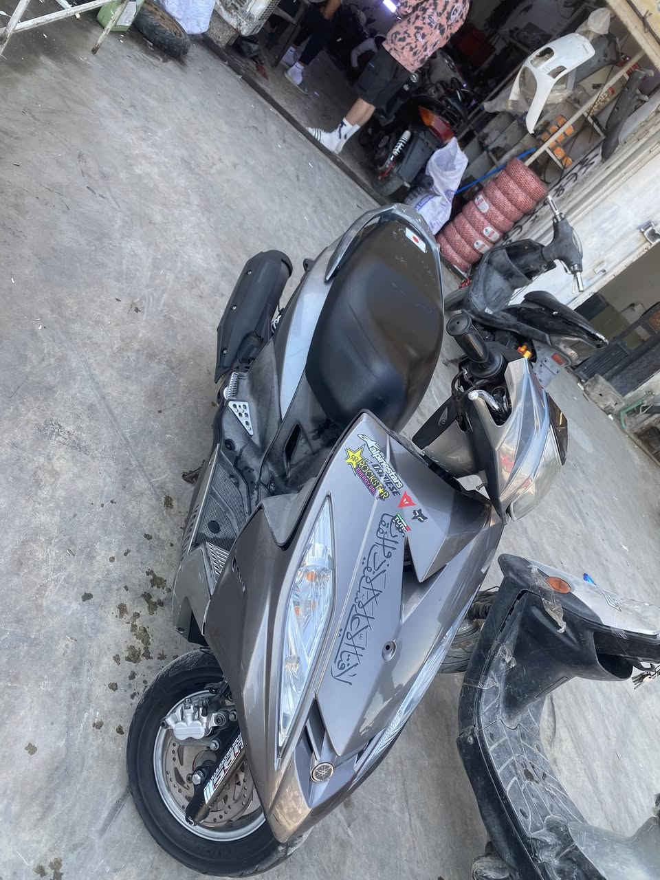 السلام عليكم جيتي آر للبيعً دراجه خير من الله بس بجم مخالف لون  لسعرً واحد وبيهة مجال***********
