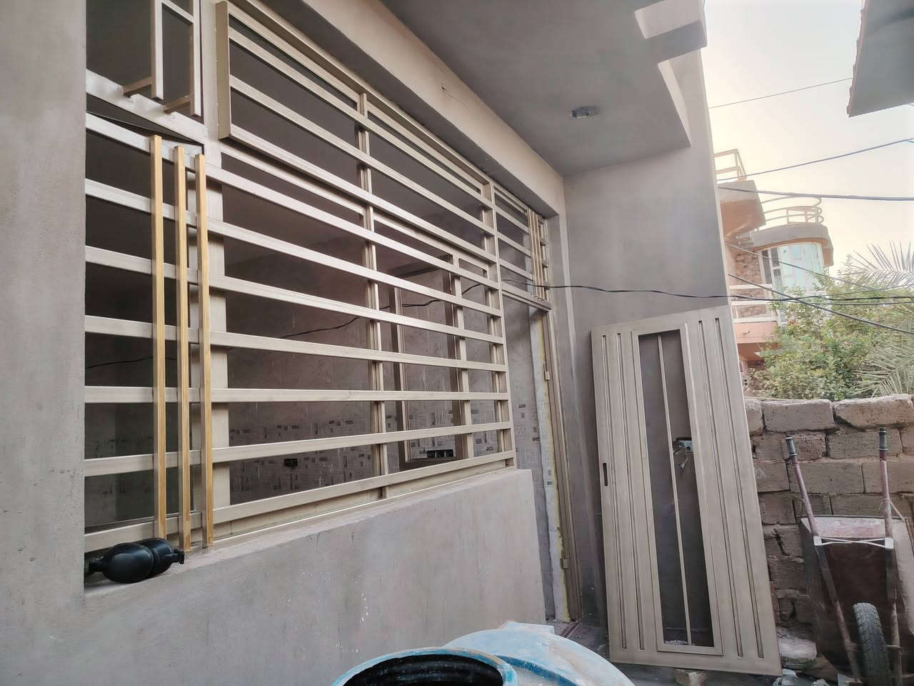 سلام عليكم صبغ تنضيف شبابيك درجه اولى لاستفسار خاص واتساب ***********
