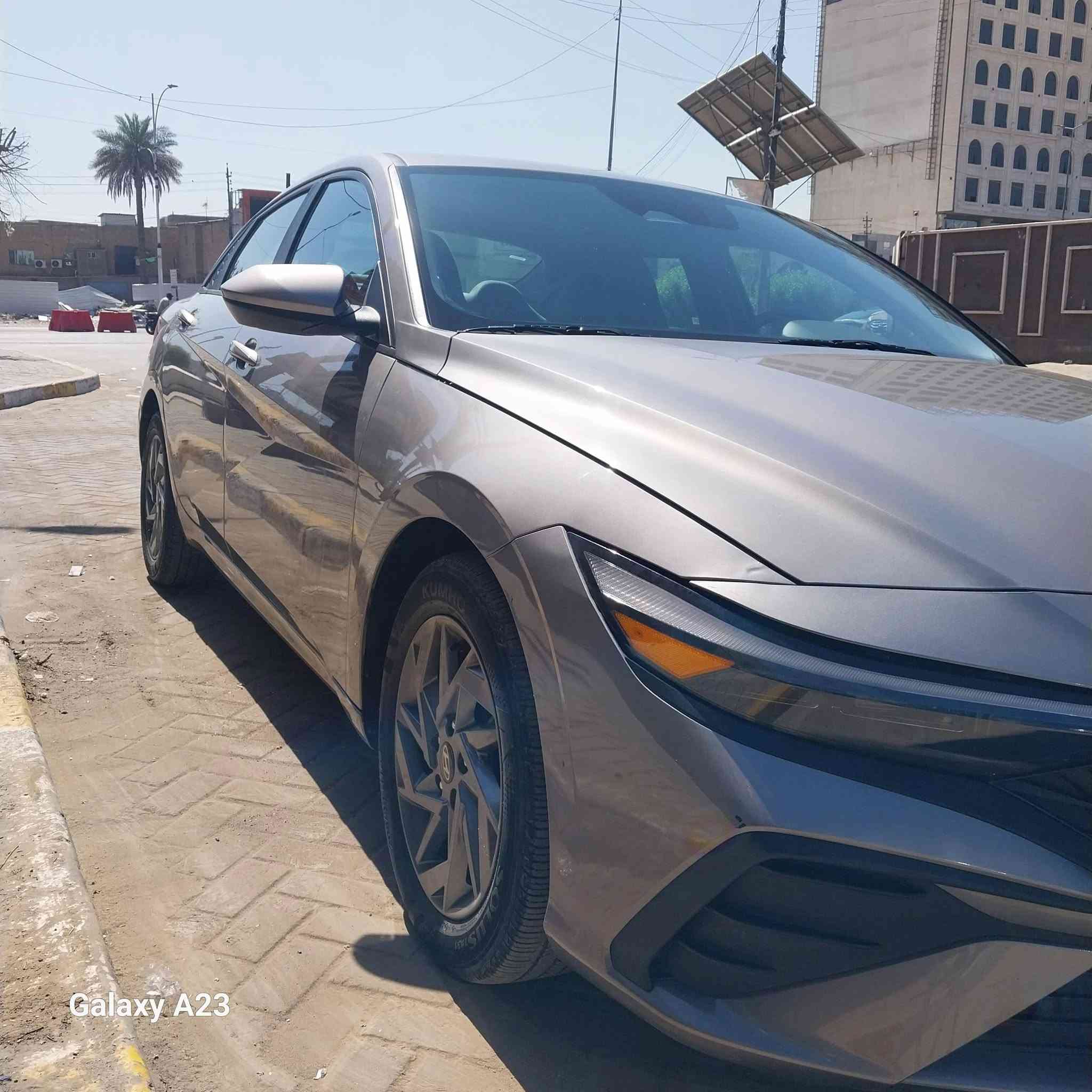 السلام عليكم 
إلنترا وارد أمريكي بانزين موديل 24 محرك 2000 دوش ضررها مرفق وبيها معجون وصبغ من أمريكا الباب خلف عكس السايق من جوه اليده والجاملغ أيضآ  بدون لاحار ولابارد  بسبب  شخط معجني وصابغي بأمريكا   السيارة مبدل البنيد بيها والدعاميات مبدلات بدون دواخل ولا اي شي مليوح فقط البنيد شطح ومبدل ماشية  35 ميل ميل السيارة بأسمي رقمها بغداد مكانها بغداد رقمي ***********  سعرها  153  ورقة  $$$
