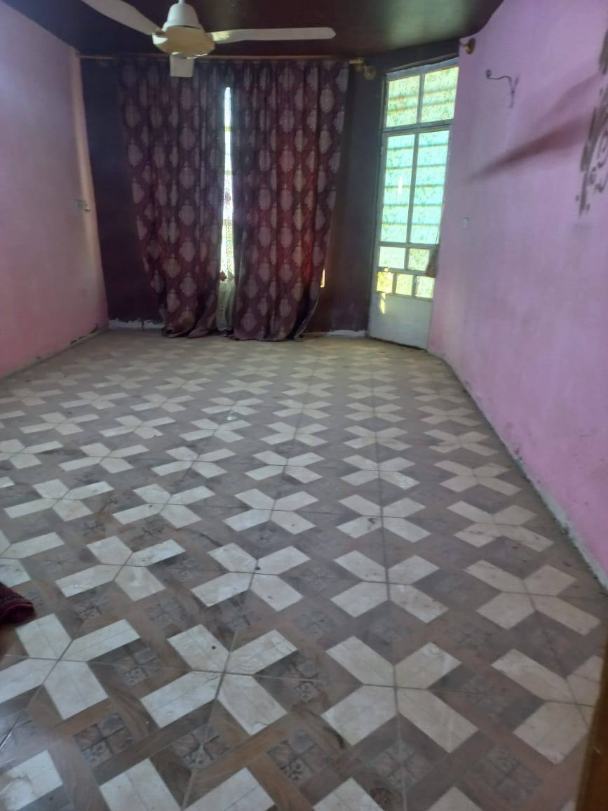 دار للبيع مساحة 200م حي الحسين بيت نضيف مرتب تحويل مباشر قرب مدرسه نور الولايه 
صاحب الدار 
***********
