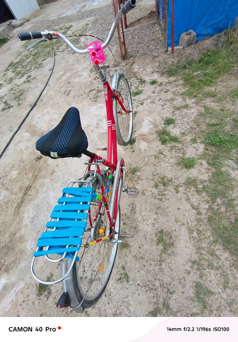 

بايسكل سيفتي حمراء بحالة ممتازة. مثالية للتنقل في مختلف الأماكن. الإطار الخارجي صلب مع تصميم جميل ومريح. تضم كشافات للرؤية الجيدة في الليل وحاملة خلفية.

