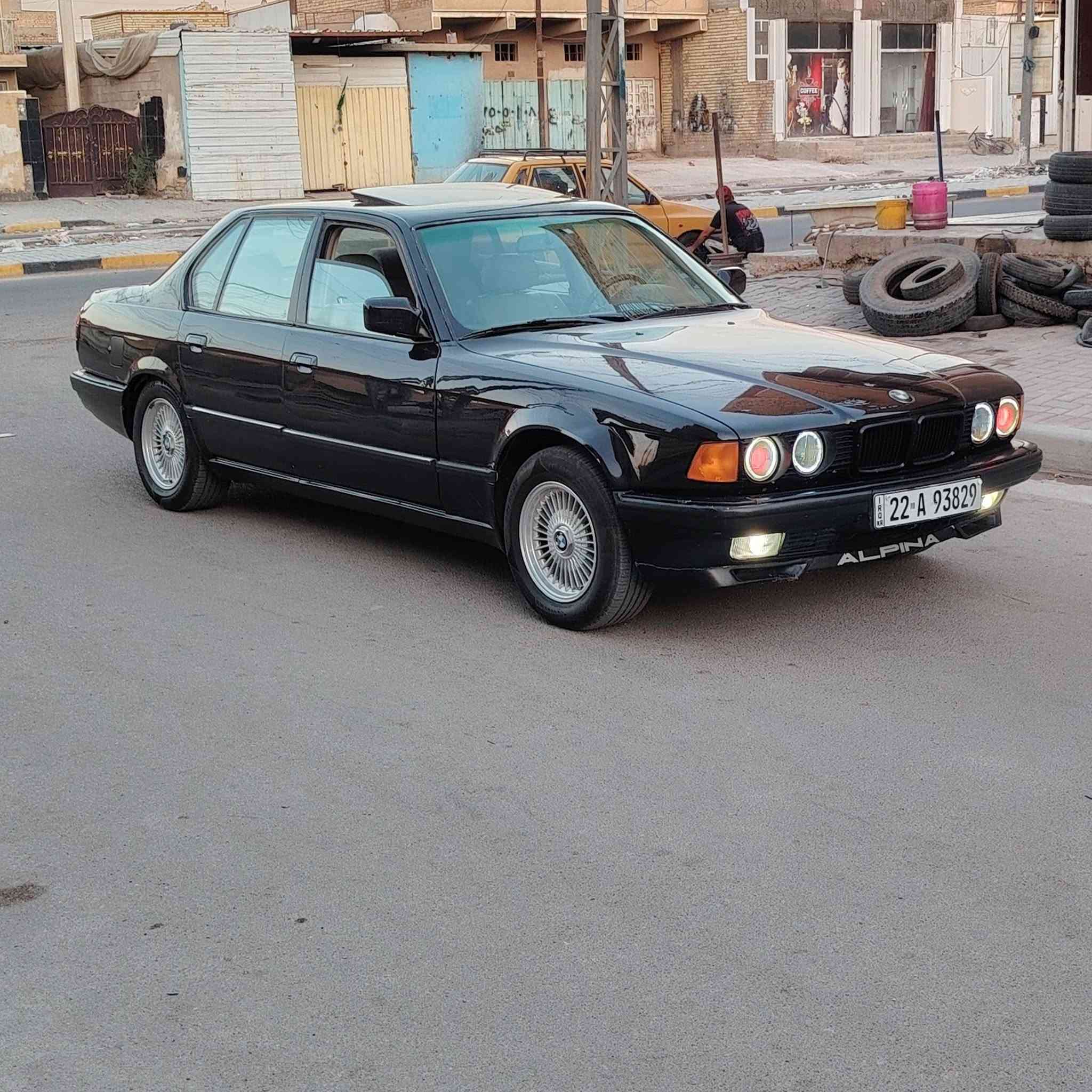 سلام عليكم للبيع بيم ٧٣٠ اصل مكينه V8 كير مكينه مكفولات تخم تاير ويل جديد صدر خلفي امامي جديد فووول للخير جلد كشن كهرباء فتحه سلايت مديل ١٩٩٣ هزه ٢٩ سنويه ٣٠ بسم عربي للبيع او مراوس حسب القناعه السعر ٥٨ العنوان بغداد الحسينيه ***********
