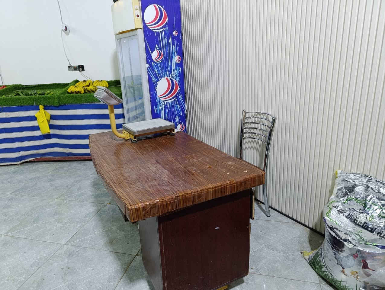 السلام عليكم ورحمه الله وبركاته. أغراض للبيع و بسعر مناسب ميز المكتب مع الكرسي ب 40 ألف . عارضة البراد ب250 . الميزان ب50 . ميز المخضر حديد الثقيل تفصال اربع قطع طوله 15 متر تقريبا رايده ب 750
كربلاء طريق بغداد ***********
