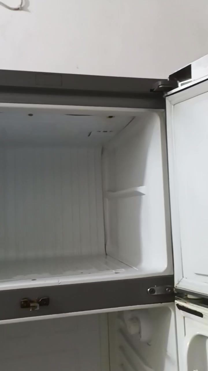 ثلاجة كبيرة للبيع سعر 150 وثلاجة صغيرة 100 وبيه مجال


**إذا كنت صاحب هذا الإعلان وتريد حذفه لأي سبب، رجاءا أرسل رسالة إلى الدعم الفني**