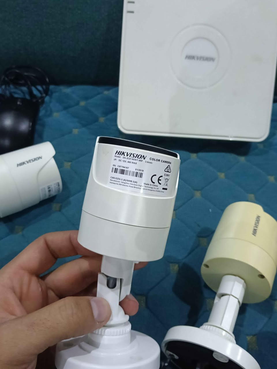 منظومة كاميرات مراقبة متكاملة انلوك مع هارد 1 تيرا
جهاز xvr 
اربع كاميرات
محولات
كيبلات 3
كيبل hd 
ماوس
بسعر 110 الف مكاني الدورة حي الصحة وعندي توصيل*********** بغداد, العراق
