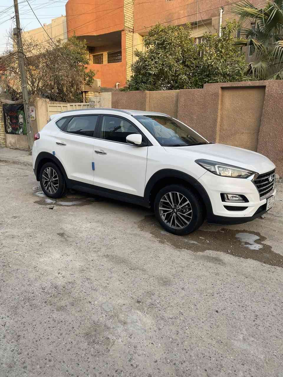 توسان خليجي موديل 2020 فول عده فتحه بصمه كراسي كهرباء بيهه صبغ باب جاملغ خلفي بدون دواخل ماشيه 76  سعر 184 رقم تلفون ***********
