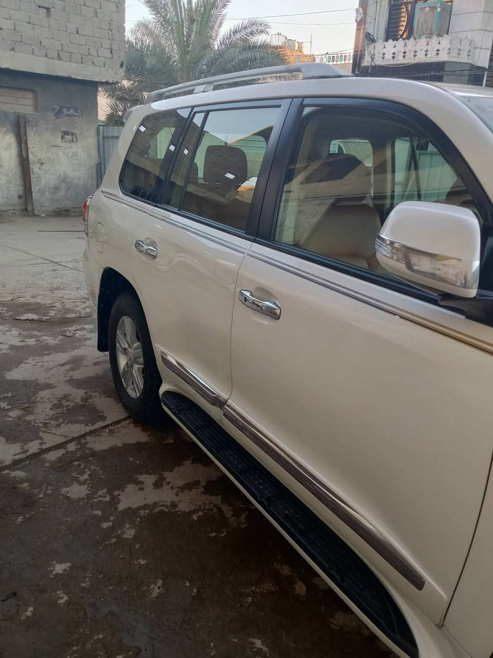 لاندكروز للبيع موديل 12 رقم بغداد انكليزي السياره بسمي تحويل ثاني يوم فول مواصفات  كير محرك صدر مكفولات تبريد ثلج تخم تأير  سياره جاهزة متصرف عليه أي شي العنوان بغداد رقم الهاتف *********** السعر المطلوب 3 شدات وثلاثين ورقه وبيه مجال
