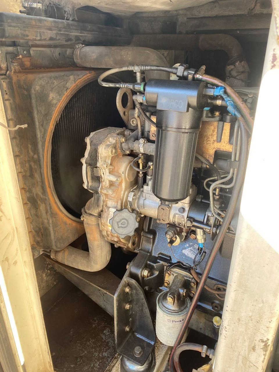 ⚡️ للبيـــع: مولدة Perkins (45 KVA) – أداء قوي وسعر مناسب ⚡️
​إذا كنت تبحث عن مولدة تتحمل العمل الشاق وبسعر ممتاز، تتوفر لدينا مولدة Perkins بالمواصفات التالية:
​المواصفات الفنية:
​المكينة: 105 – 3 سلندر (سوبر).
​القدرة: 45 KVA.
​الموديل: 2015 – 2016.
​الحالة التشغيلية والصيانة:
​✅ المولدة شغالة طبيعي جداً: تتحمل الحمل الكامل وبدون أي مشاكل تقنية أثناء التشغيل.
✅ تم إجراء صيانة شاملة للمكينة تشمل:
​تصليح الـ Pump.
​تبديل الرنجات.
​صيانة عامة كاملة للمحرك (المحرك مفتوح ومصلح وجاهز للعمل).
​⚠️ ملاحظة للأمانة: يوجد "رجفة" بسيطة في المولدة تم ذكرها لضمان الشفافية التامة مع المشتري.
​تفاصيل البيع:
​📍 الموقع: بغداد – الرصافة.
💰 السعر: ["33 ورقة"] وبيهه مجال بعد الفحص
🚛 ملاحظة: السعر غير شامل أجور النقل، ولا يتوفر لدينا  توصيل (الاستلام من الموقع).
​📞 للتواصل والاستفسار: [ ***********]
​#مولدات #Perkins #بيركنز #بغداد #بيع_وشراء #مولدة_للبيع #الرصافة
