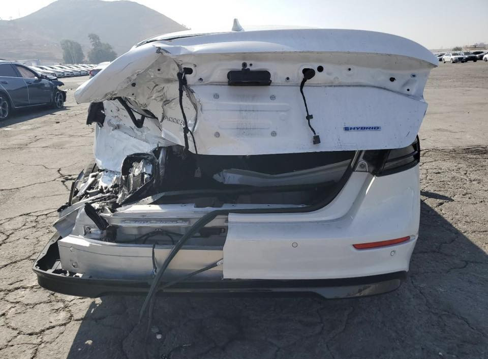 سلام عليكم اخوتي.. للبيع اكورد 2025 هايبرد فئة EXL فول داخل بيجي معروفه مواصفات EXL السياره البارحه نزلت من الحاويه موجوده دخل المنطقه الحرة عمان ع وضعها شغاله وماشيه 
 رايدها 150$ 
وبيها مجال ان شاء الله 

***********
