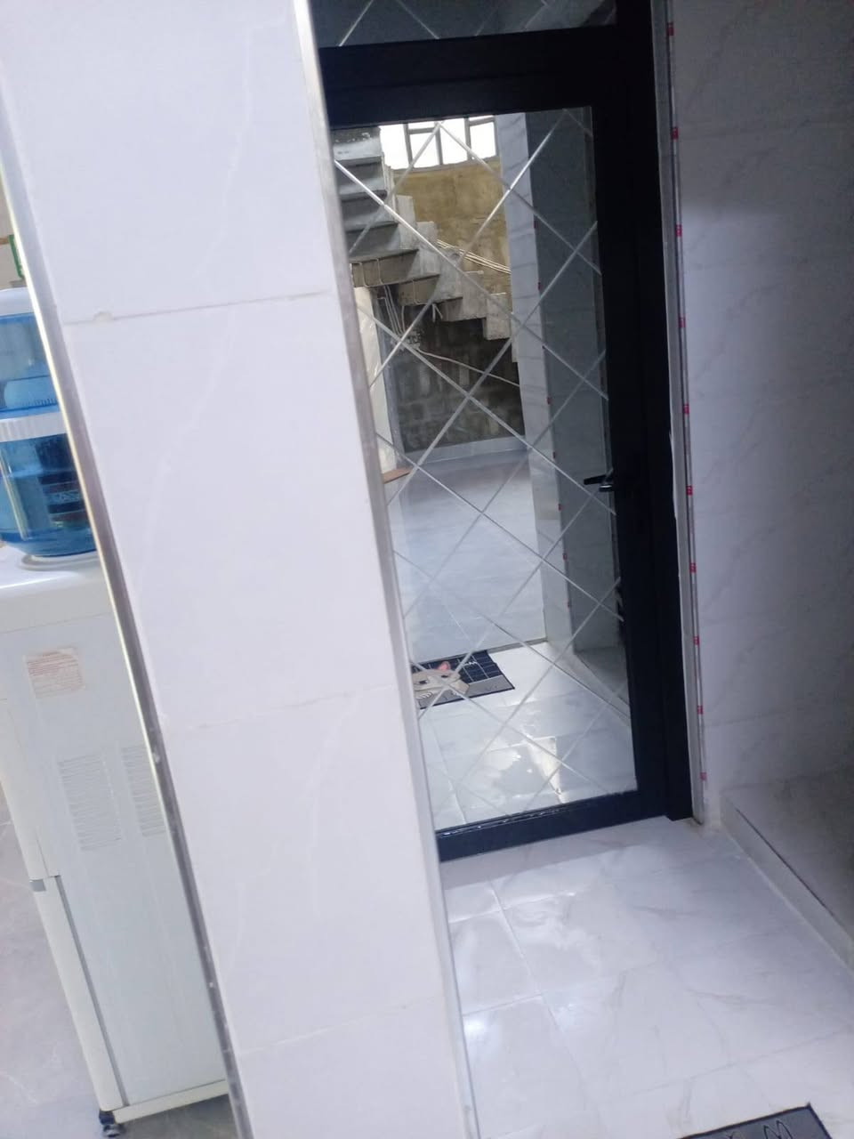 بيت للبيع في حي الملايين الثانية تقطيع الملاح مساحة 182م بي نقص الجص وأبواب داخلية للاستفسار الاتصال على ***********
