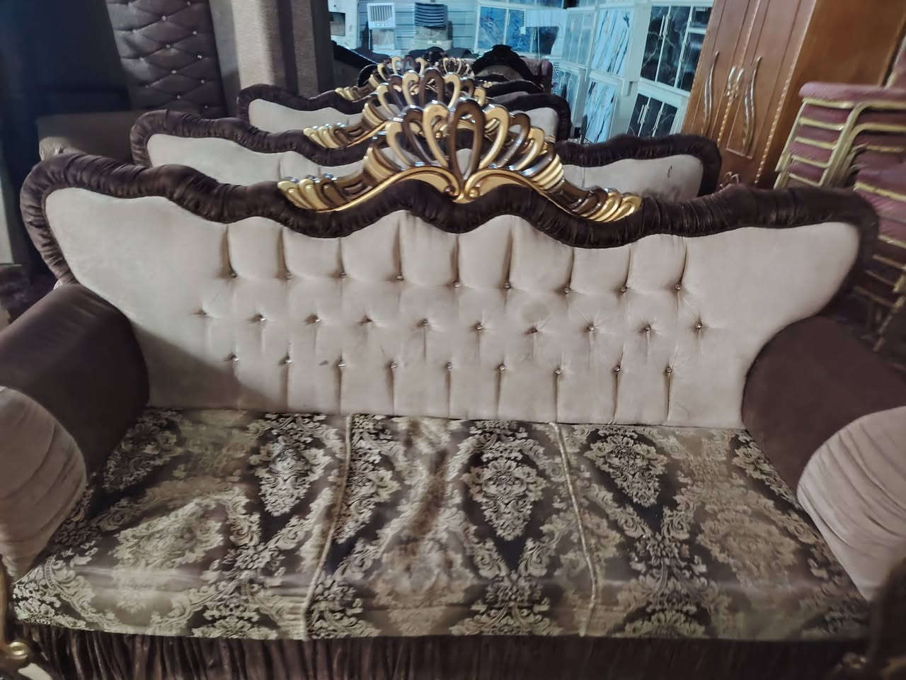 كنتور 5 ابواب حطاطة تكمة استخدام قليل مع كافة انواع الاثاث المنزلي للبيع والمراوس وبأسعار مناسبه للاستفسار راسل الصفحة او اتصل ***********
