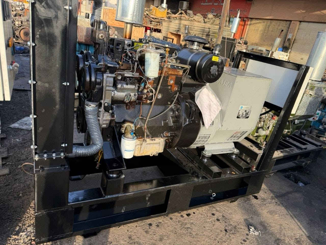 بيركنز  4 سلندر انكليزي 
توليد ٥٠ كيفي ينطي 120 امبير 
يصرف 5 لتر بالساعة 
محرك ما مفتوح
 توليد جديدد 
راديتر كبير
ضمان شغل 
عنوان موصل
الهاتف ***********
