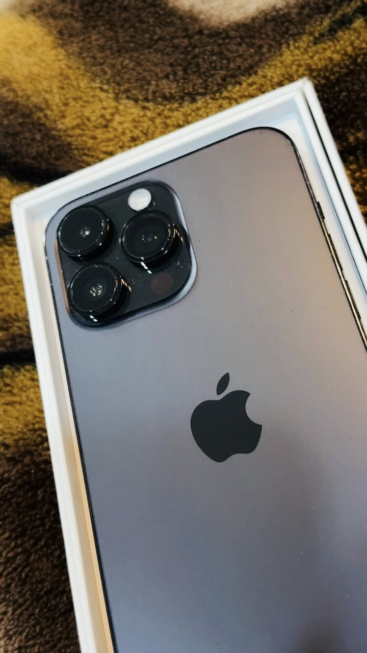 السلام عليكم
14 برو ماكس 256 
بطاريته 84 بلادي مكفول وتر نظافته 100 ملحقاته كارتونه سعره 850 الف مكاني بغداد *********** واتس
