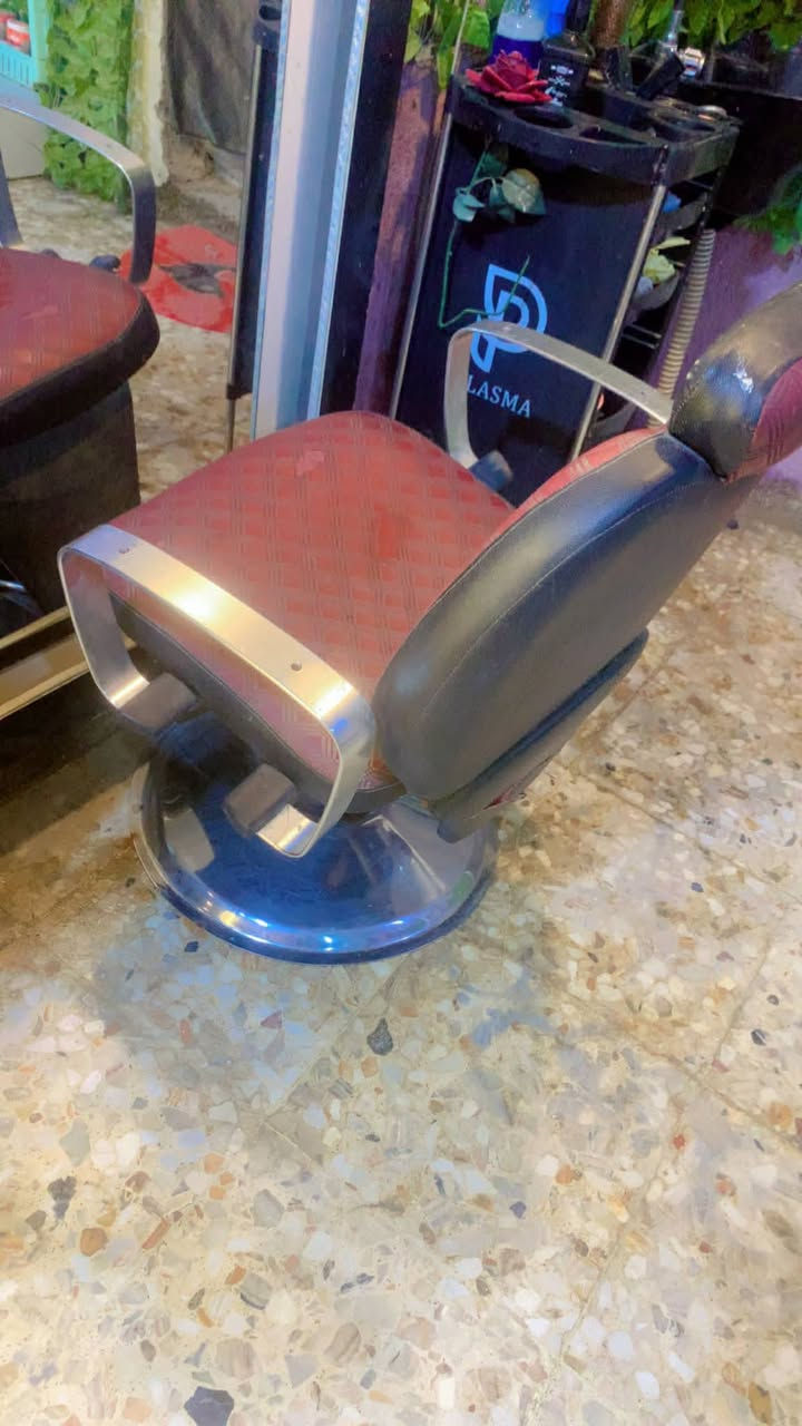 جينكو 6 امتار وياهن حدايد وكرسي حلاقه بس جك عاطل وسقوف ثانويه عشرين متر وياهن غراضهن للبيع كرسي 50 جينكو ب 40 سقوف 50


**إذا كنت صاحب هذا الإعلان وتريد حذفه لأي سبب، رجاءا أرسل رسالة إلى الدعم الفني**