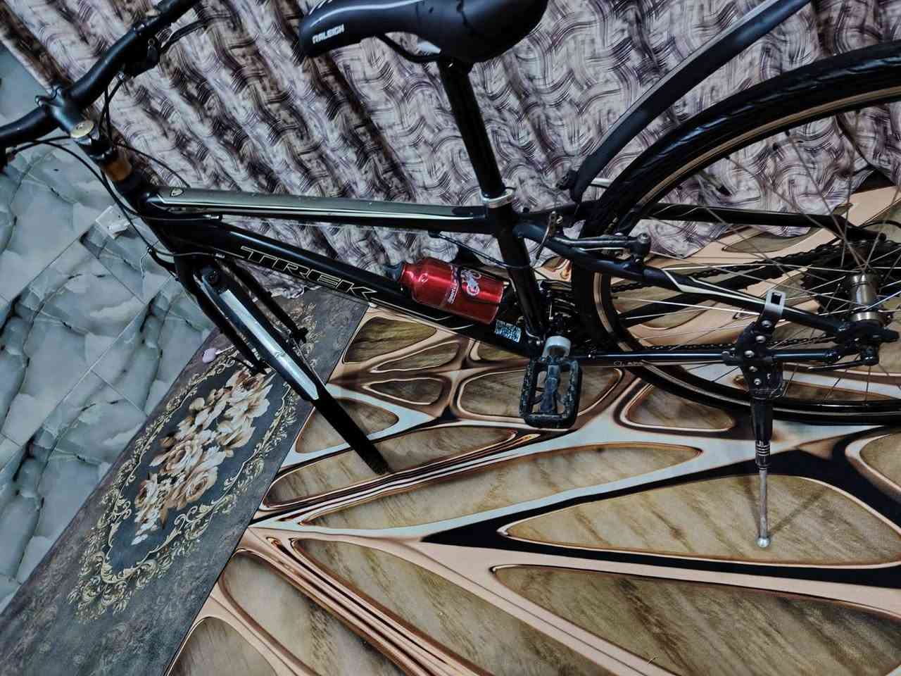 دراجه نوع  ماركه C700 ياباني  لشه مضلع 

نظافه 90% 

TREK
 
معدن فول المنيوم 

سستم شيمانو  

دشالي3 امامي 8 خلفي 

نظام الوياله  كمبليون  

السعر 175 

((العنوان  /بغداد/ مدينه  الصدر )) رقم الهاتف ***********
