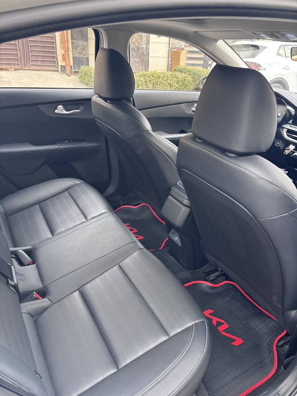 ماشية 16
موديل 24 

سيارة مكفولة كفالة عامة 

بالچيس شخط ما بيها 

كامرة

شاشة

حساسات امامية

حساسات خلفية

سايد بريك بصمة

اوتو هولد 

وبعد هواي مواصفات 

سيارة بأسمي تحويل مباشر ثاني يوم 

الرقم ***********

السعر 148وبيها مجال
