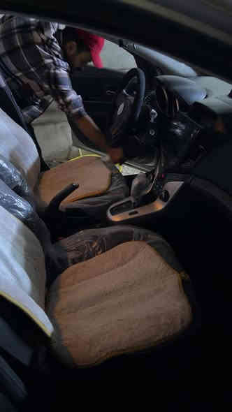 السلام عليكم للبيع شوفر كروز موديل 12 سياره خليجيه مكينه وكير جديده تايرات جديده شاشه تاب تحكم ستيران السياره نظيفه مكينه 1800 سياره مكفوله من الحادث بيها 4قطع صبغ يعني  اماكن صبغ وعندي صور قبل الصبغ السعر 87 وبيا مجال  رقمه بغداد تحويل الثاني يوم لاستفسار لاتصال برقم ***********
