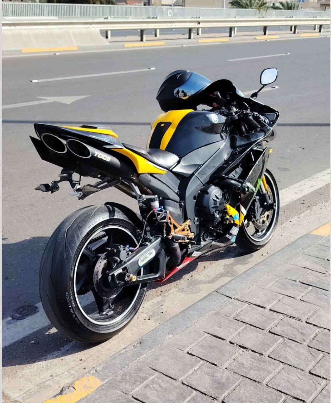 سلا عليكم مكلف بل نشر R1 1000 موديل 2008  نقصه كفر الأيسر طار  وبيه صوت عينه مال كلج وين ما تريد توديه تفحصه افحصه اذا تكلولك غير العينه ترجعه الدراجه الدراجه محركه ستوك مكفول بيه تزويد من اليابان حلو قليل  سعره 43ورقه وبيه مجال شي قليل رجاء مو شراي لا تتصل ***********
