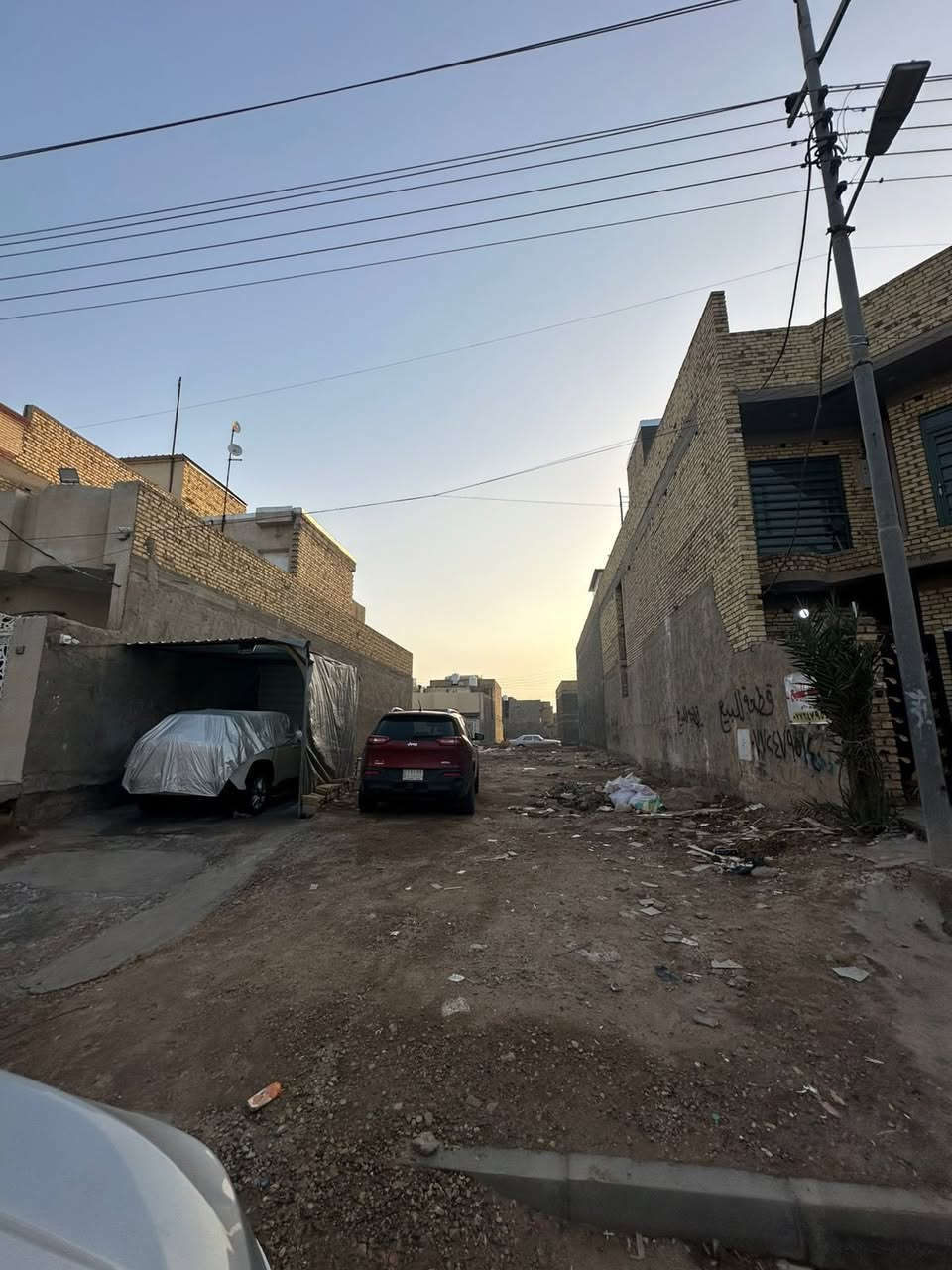 السلام عليكم قطه ارض للبيع
مساحه 200 متر

في منطقه حي الجامعي المربع

الاول النزله الاولى

للاستفسار مع هذه الرقم

***********
